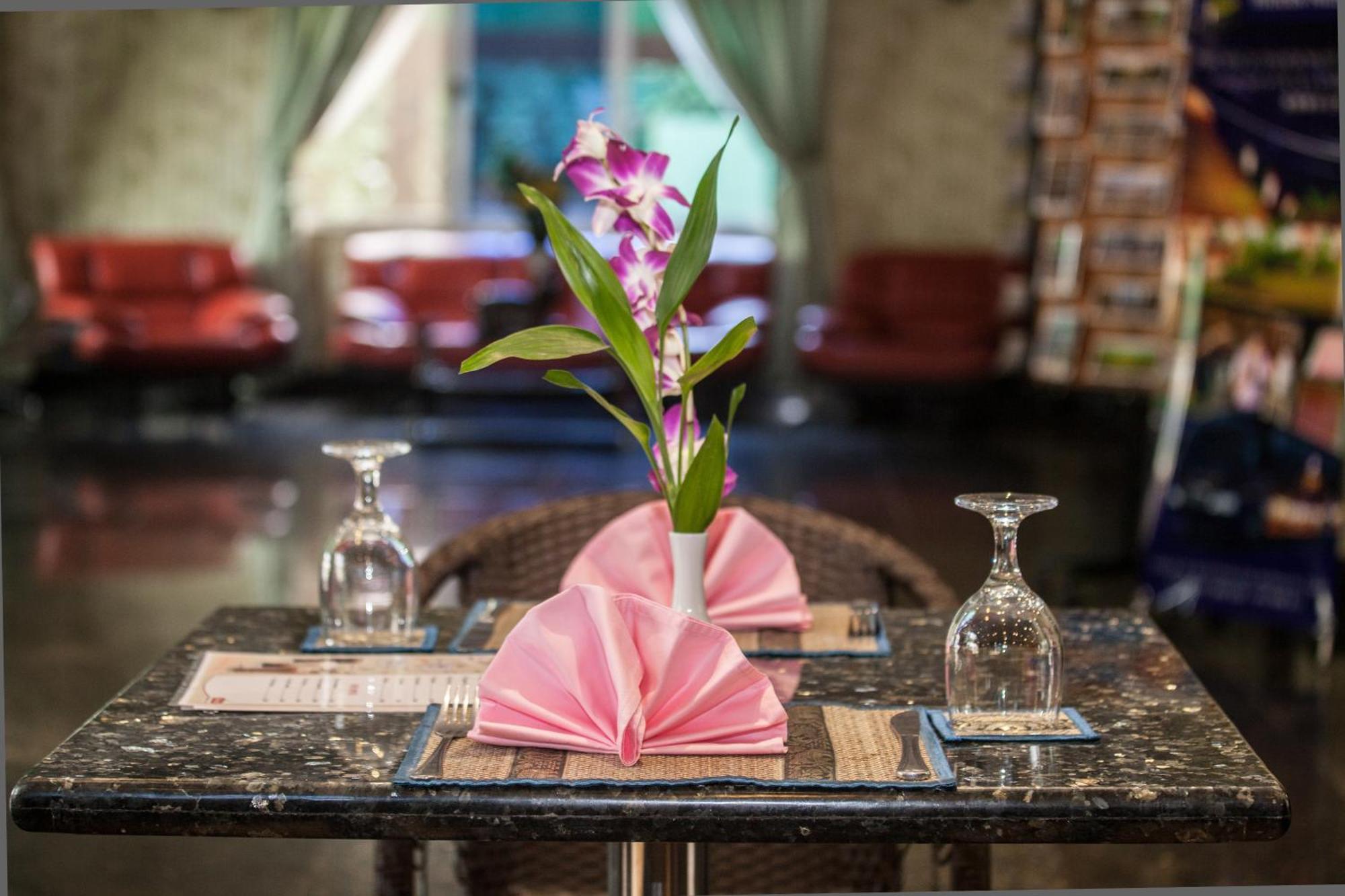 Parklane Hotel Siem Reap Exteriör bild